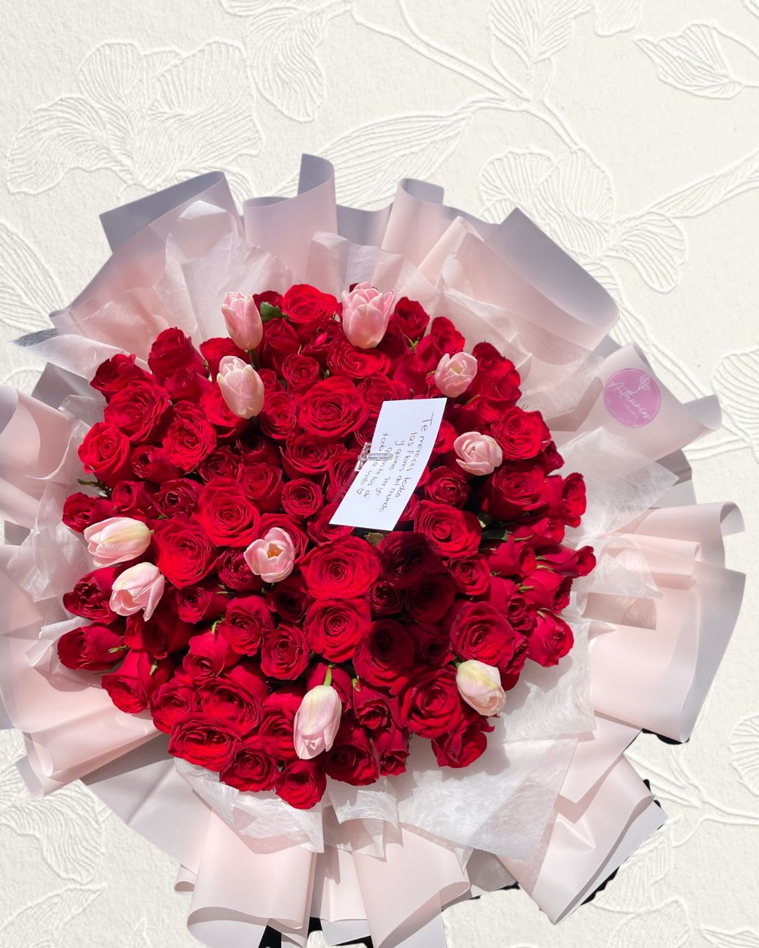 100 rosas + 10 tulipanes